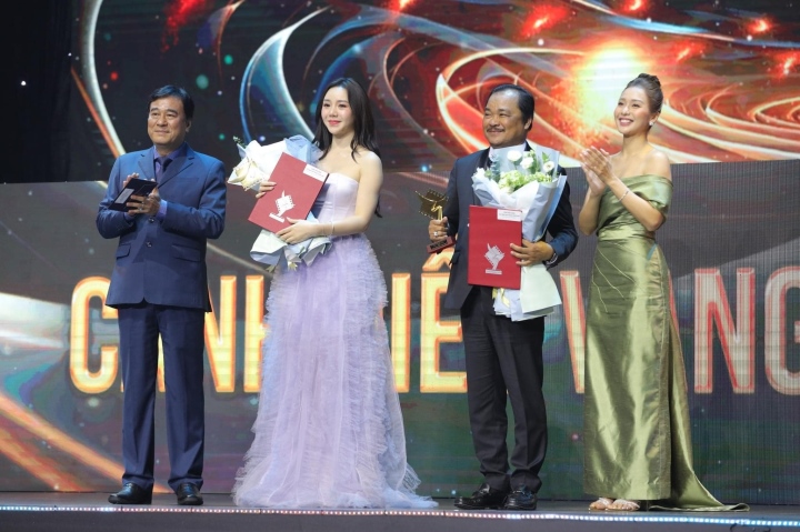 Nữ diễn viên giành được giải thưởng danh giá tại Lễ trao giải Cánh Diều Vàng 2023.