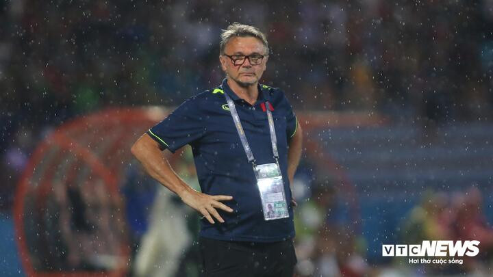 Một số thử nghiệm của HLV Troussier chưa hiệu quả. (Ảnh: Minh Anh)