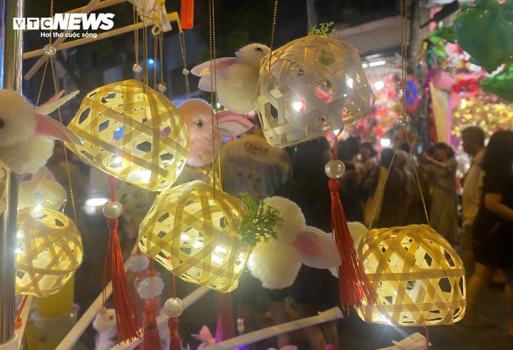 Cận cảnh chiếc đèn lồng trở thành hot trend, hút hồn giới trẻ mùa Trung thu 2023