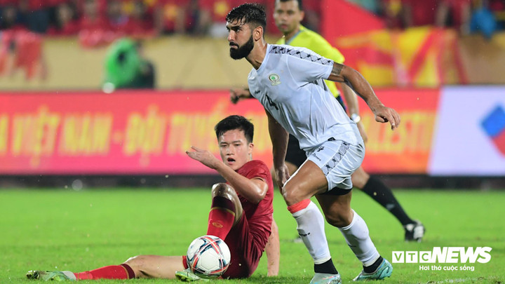 Đội tuyển Việt Nam phòng ngự không chắc chắn. Ảnh: Đắc Huy.