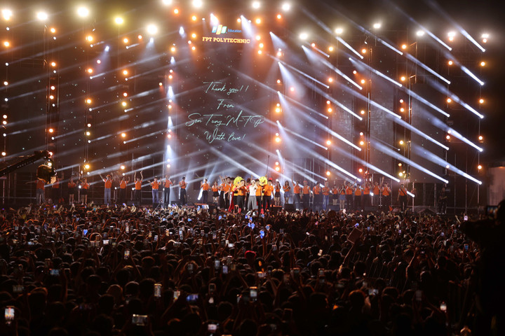 Kết thúc phần trình diễn của Sơn Tùng - MTP tại Happy Bee 13 tại TP.HCM.