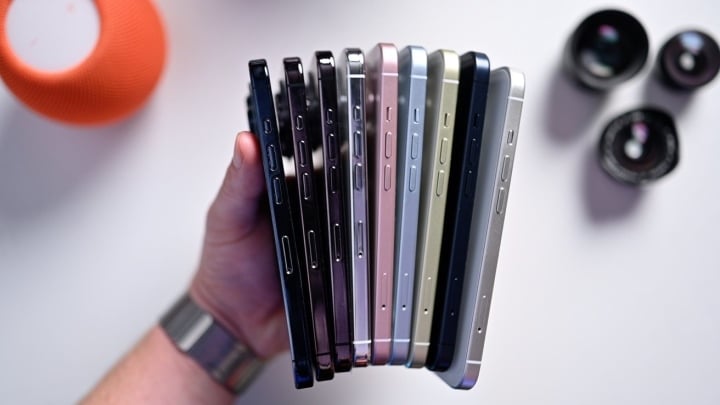 Loạt máy mô hình khuôn iPhone 15 series với đầy đủ màu sắc của các phiên bản xuất hiện trên mạng gần thời điểm máy ra mắt