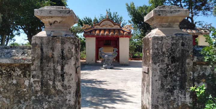 Miếu Đôi ở Tổ dân phố Dạ Lê. (Ảnh: Đình Đính)