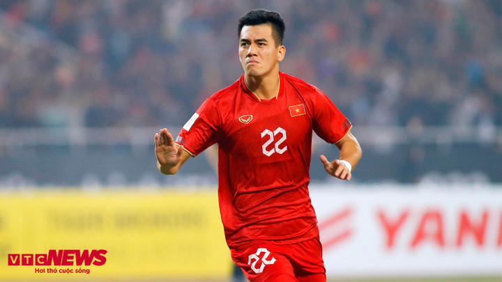 Tiến Linh có cơ hội ra sân lần đầu dưới thời huấn luyện viên Troussier.