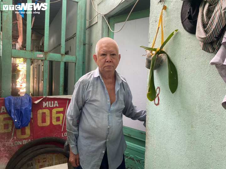 Ông Hai sống một mình trong căn phòng trọ nằm trên đường Nguyễn Văn Linh (thuộc huyện Bình Chánh).