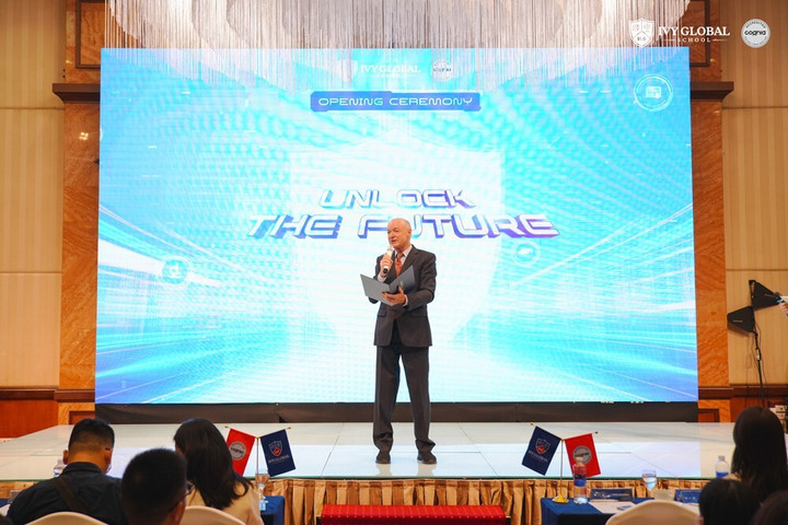 Thầy David Armstrong - Chủ tịch Ivy Global School chia sẻ thông điệp năm học mới.