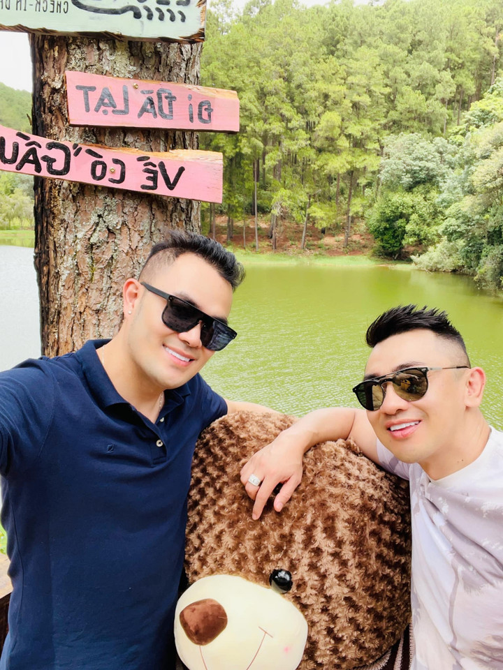 Cả hai thường xuyên chia sẻ những khoảnh khắc hạnh phúc bên nhau.