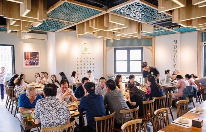 Thai Koh Yam một là tên thương hiệu nhà hàng Thái sale thành công xuất sắc trên rất nhiều dự án công trình của Vinhomes Riverside, nhập tê liệt cơ trực thuộc Vinhomes Riverside Ocean Park một là cửa hàng với lượt khách hàng xịn bất kể ngày thông thường hoặc ngủ lễ.
