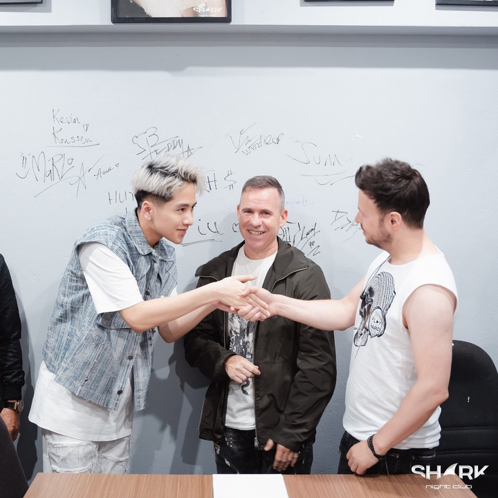 Lee Wu là DJ chính cho 911 trình diễn tại Việt Nam.