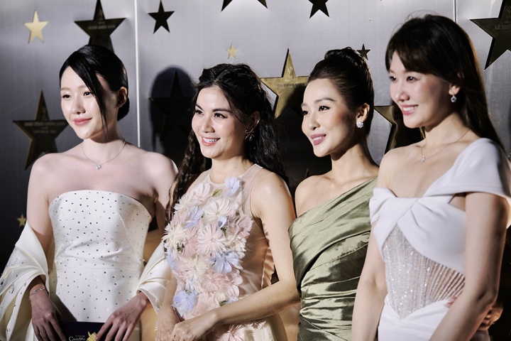 Với 433 ngôi sao, Bức tường Danh vọng đại diện cho 107 tác phẩm tiêu biểu, 297 cá nhân xuất sắc và 29 nhà điện ảnh gạo cội của nền điện ảnh Việt Nam. Những tên tuổi đã làm nên diện mạo của điện ảnh Việt Nam trong quá khứ và hiện tại đều được tôn vinh.