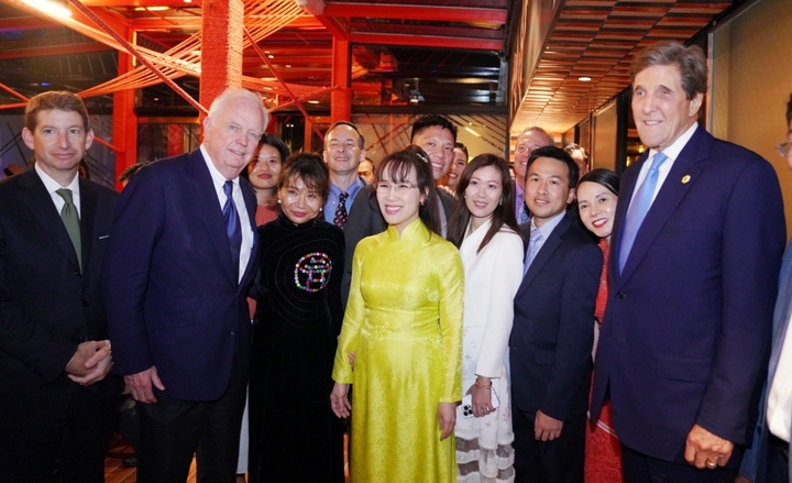 Đặc phái viên tổng thống Mỹ John Kerry hoan nghênh và chúc mừng cho hợp tác giữa Vietjet và Boeing.
