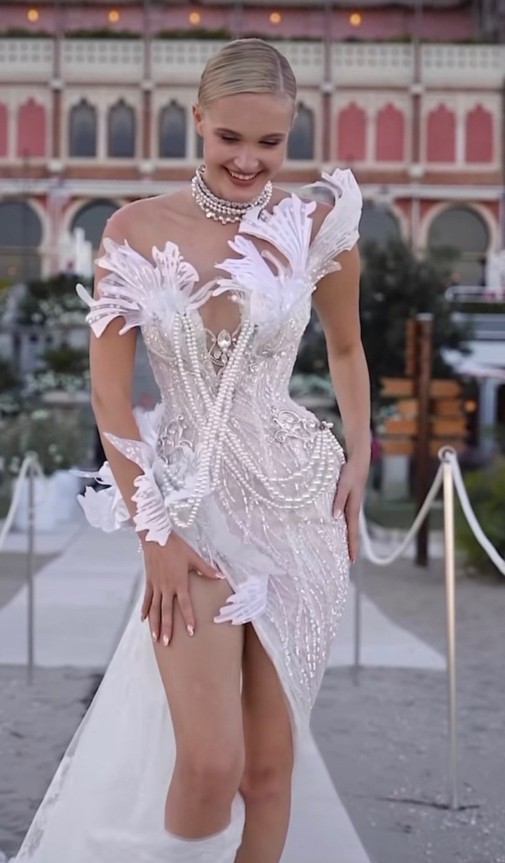 Mỹ nhân LHP Venice khoe thân hình như tạc tượng trong loạt váy của NTK Việt Nam - 9