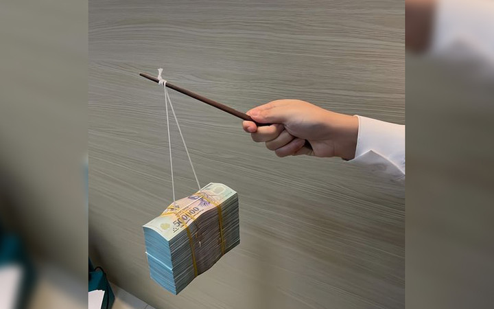 Chiếc đèn trung thu ai cũng ưa thích. (Ảnh: Thích ăn vặt)