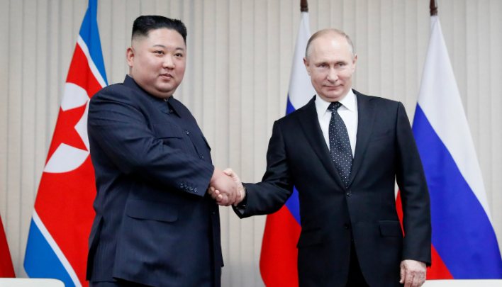 Ông Kim Jong-un và ông Vladimir Putin trong một cuộc gặp trước đây.