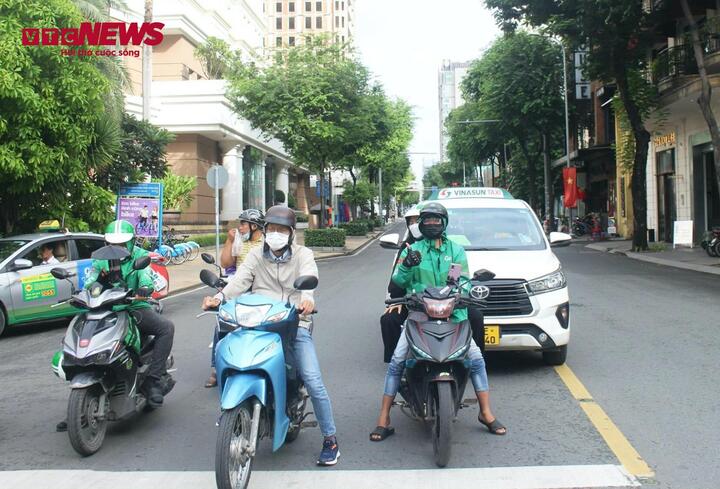 Thời tiết tại TP.HCM hôm nay 13/9, có mây, mưa dông chỉ xuất hiện vài nơi về chiều và tối, ngày nắng gián đoạn.