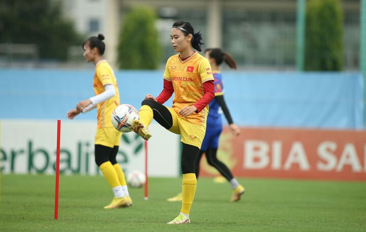 Tiền đạo Hải Yến trong buổi tập của đội tuyển nữ Việt Nam. (Ảnh: Thủy Tú)