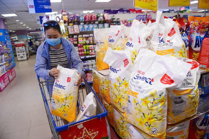 Sản phẩm hàng nhãn riêng Co.op size lớn đa dạng các mặt hàng.