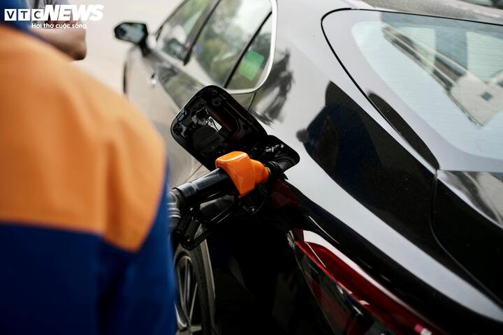 Giá xăng hôm nay đảo chiều tăng. (Ảnh minh họa: Công Hiếu)