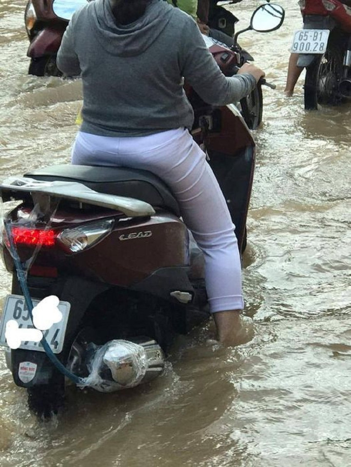 Sáng kiến chống ngập xe máy rất sáng tạo. (Ảnh: Decal4Bike Hà Nội)