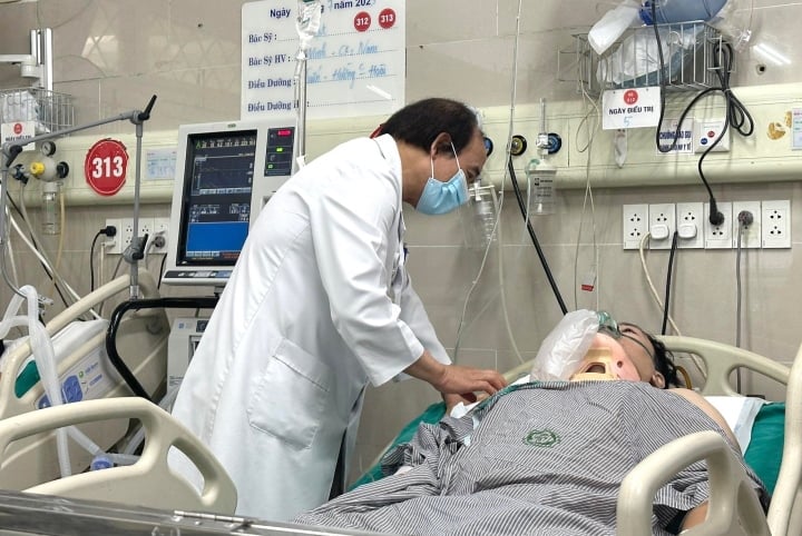 Nạn nhân vụ cháy ở quận TX Thanh Xuân ở chữa trị bên trên Bệnh viện Bạch Mai.