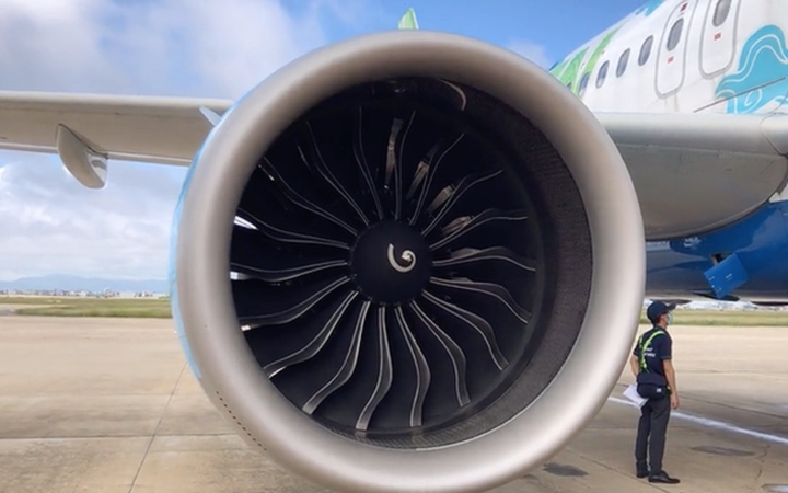 Chấm trắng trên động cơ máy bay có nhiều tác dụng. (Ảnh minh họa)