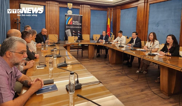 Đoàn công tác của VOV thăm Đài phát thanh quốc gia Rumani (ROR).