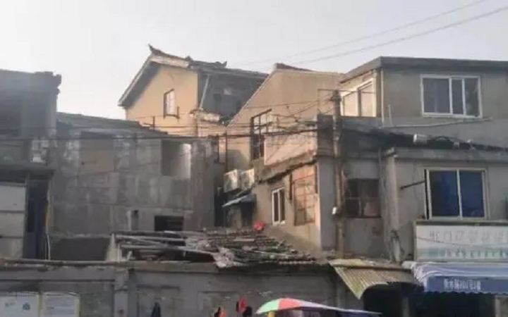 Dù điều kiện sống không được tốt nhưng giá thành tại đây lại rất rẻ so với mức sinh hoạt đắt đỏ ở Thượng Hải, nên làng đô thị đường Định Hải thu hút rất nhiều người lao động.