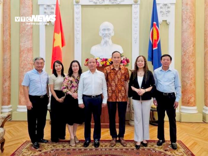 Đoàn công tác của VOV thăm và làm việc với Đại sứ quán Việt Nam tại thủ đô Bucharest.