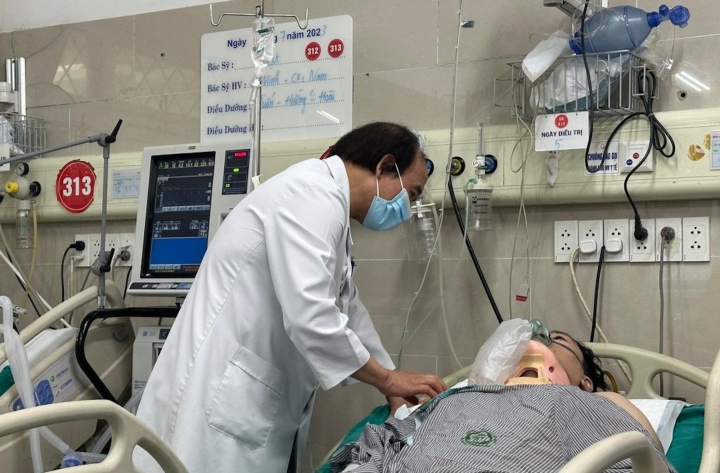 Một người mắc bệnh vô vụ cháy căn hộ mini ở Hà Nội Thủ Đô đang được chữa trị bên trên Bệnh viện Bạch Mai.