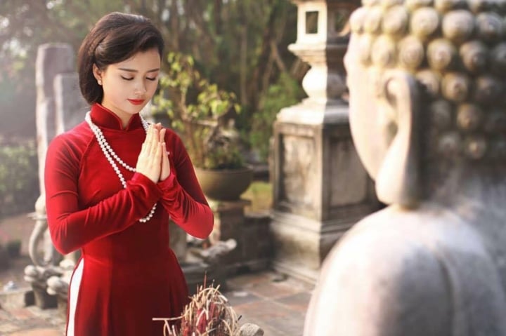Áo dài đi lễ chùa đầu năm đẹp nhất năm 2018 tại Hà Nội Áo dài Minh Nguyệt