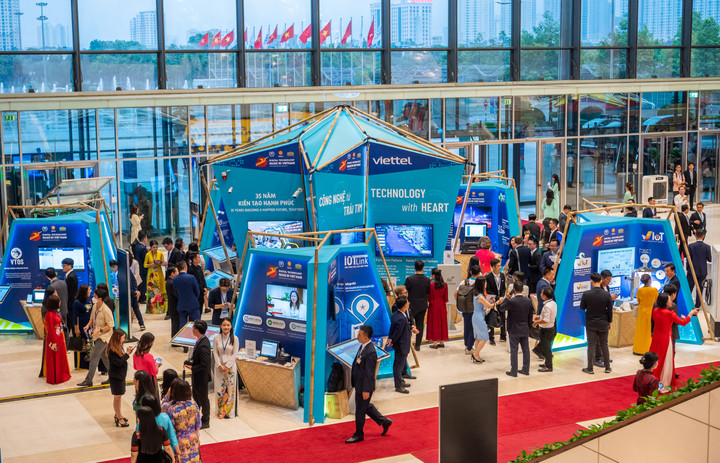 Toàn cảnh Triển lãm "Khát vọng Việt Nam".