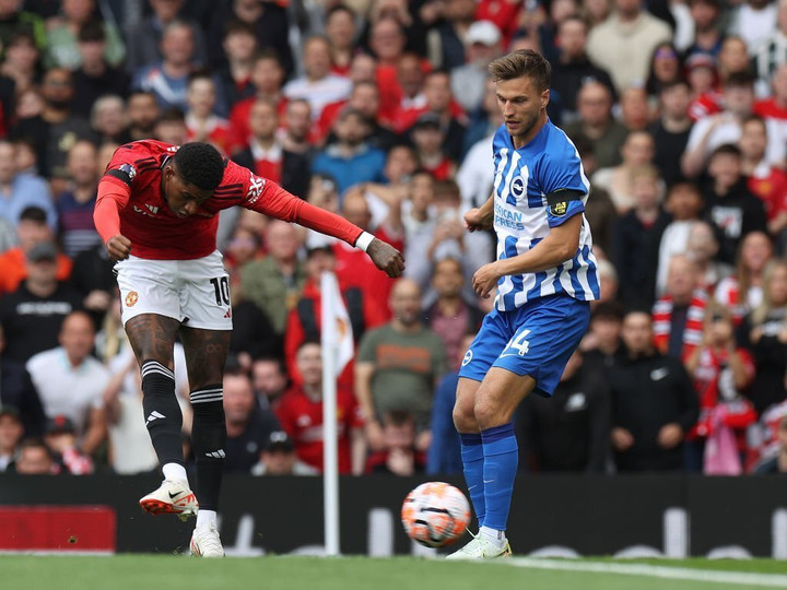 Rashford thi đấu xông xáo.