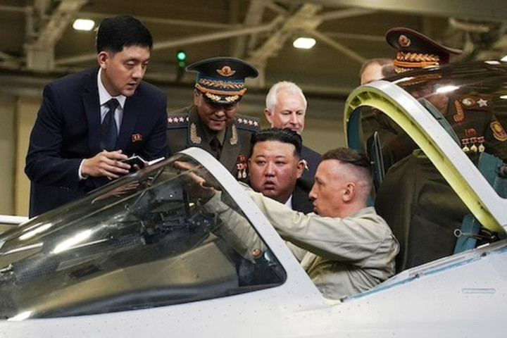 Nhà lãnh đạo Triều Tiên Kim Jong-un đến Komsomolsk-on-Amur, thăm Nhà máy hàng không Yury Gagarin, cách Moscow, Nga khoảng 6.200 km về phía Đông. (Nguồn: AP)