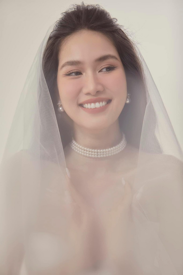 Phạm Ngọc Phương Anh sinh năm 1998 tại TP.HCM. Cô giành ngôi vị Á hậu 1 cuộc thi Hoa hậu Việt Nam 2020.