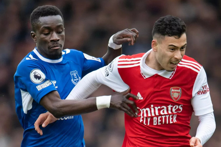 Arsenal làm khách trên sân của Everton.