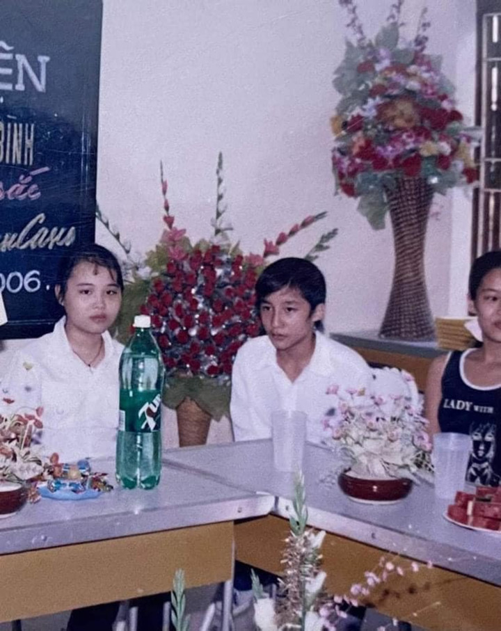 Sơn Tùng nổi bật với vẻ ngoài điển trai, thư sinh.