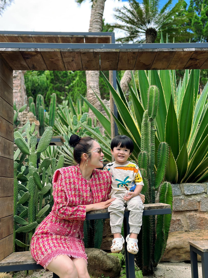 Con trai Dương Cẩm Lynh ''đốn tim'' với biểu cảm đáng yêu.