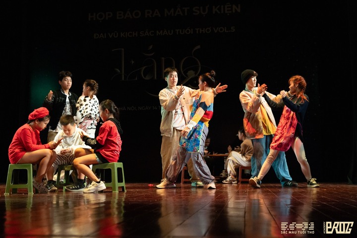Vở diễn tái hiện nhịp sống và vẻ đẹp Hà Nội thông qua vũ đạo và âm nhạc.