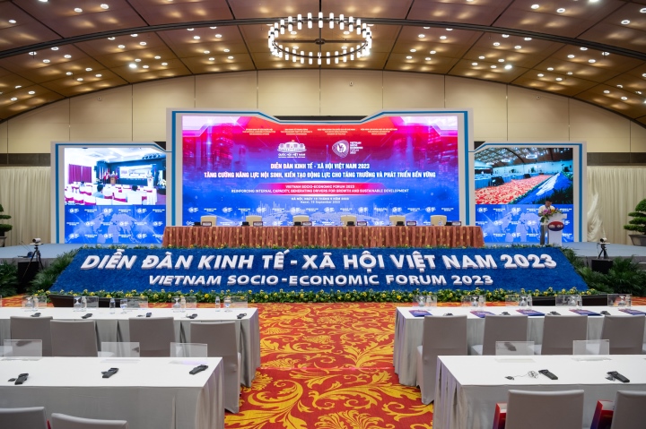 Diễn đàn Kinh tế - Xã hội Việt Nam năm 2023 được tổ chức tại Trung tâm Hội nghị Quốc gia. (Ảnh: quochoi.vn).