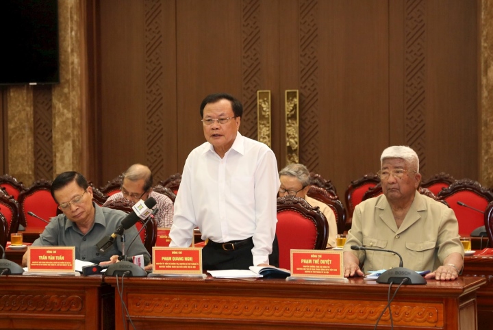 Nguyên Bí thư Thành ủy Hà Nội Phạm Quang Nghị phát biểu góp ý tại hội nghị. (Ảnh: Hanoimoi).