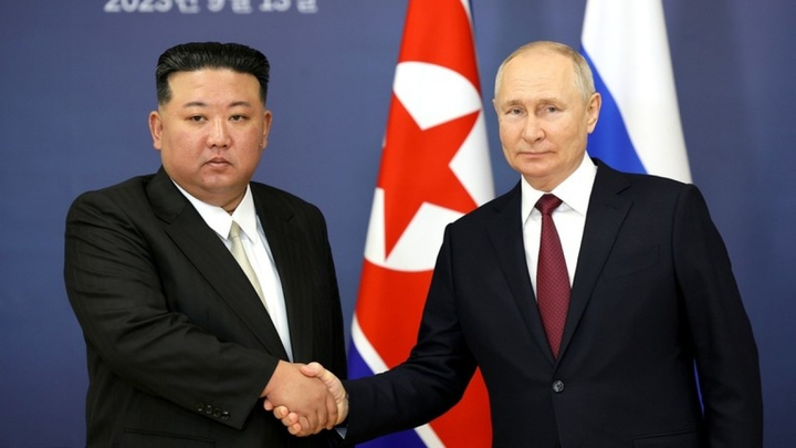 Tổng thống Nga Vladimir Putin gặp gỡ nhà lãnh đạo Triều Tiên Kim Jong Un. (Ảnh: Điện Kremlin)