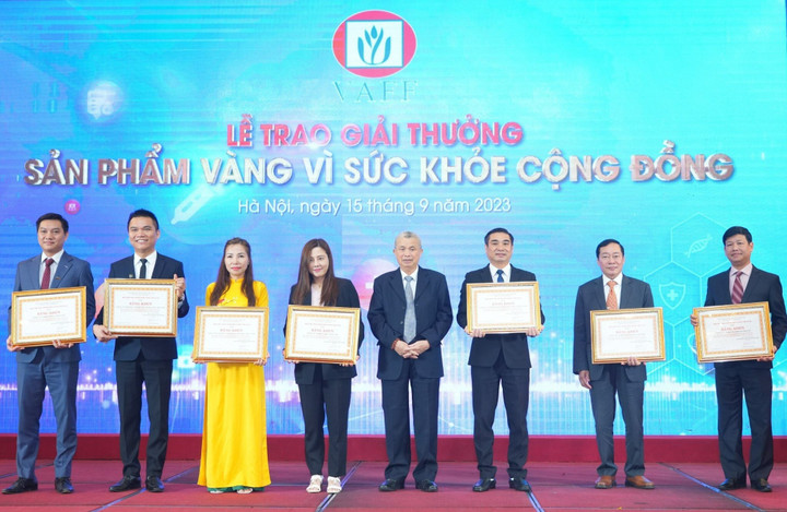 Gcoop Việt Nam vinh dự trở thành 1 trong 7 đơn vị được trao tặng Bằng khen doanh nghiệp có thành tích xuất sắc trong hoạt động sản xuất, kinh doanh thực phẩm chức năng đảm bảo chất lượng, an toàn và hiệu quả.