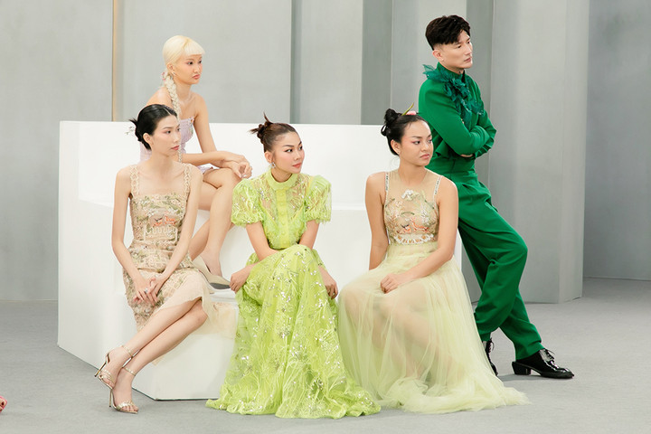 Thanh Hằng bất ngờ khi bị loại "gà chiến".