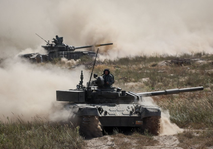 Lực lượng xe tăng Ukraine sắp phải đối mặt với những điều kiện khó khăn khi mùa đông đên, trong đó có bùn lầy và tuyết. (Ảnh: Reuters)