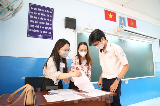 Thí sinh dự thi tốt nghiệp THPT 2023 tại TP.HCM. (Ảnh: Tienphong)