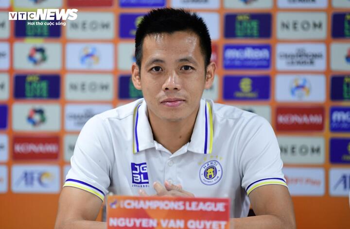 Văn Quyết tự tin khi đối đầu Pohang Steelers của Hàn Quốc.