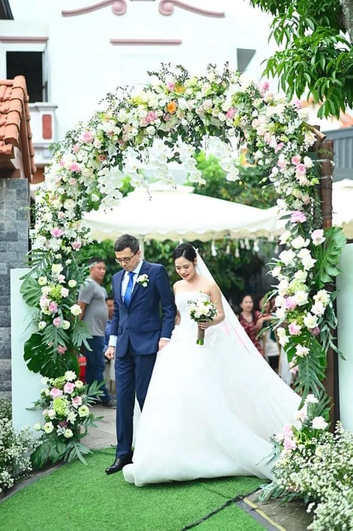 Dù đều là những người có tiếng tăm trên thương trường nhưng cả hai lại có một đám cưới bình dị tại Hải Dương - quê hương của Tuệ Lâm.
