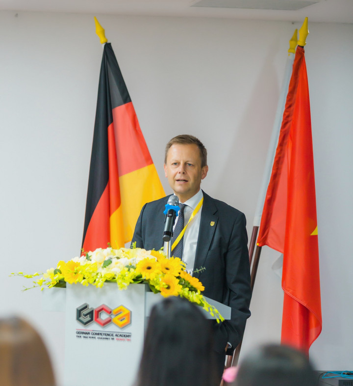 Ông Bonew chia sẻ về mong muốn được gặp gỡ các bạn học viên Việt Nam tại thành phố Leipzig.