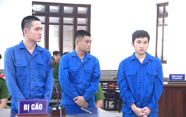 Trà Văn Công (giữ) bị tuyên án tử hình.