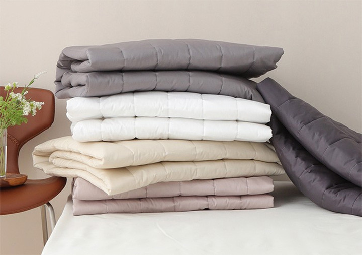 Những đồ dùng nào của chủ cũ không nên sử dụng khi mua lại nhà? Chăn, ga, gối nằm trong số này. (Ảnh: Hanahanadeco)